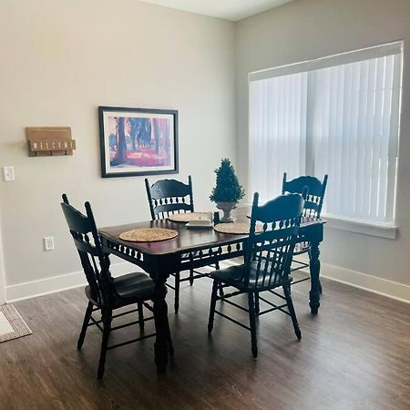 Main Floor 2 Bedroom Condo In Bettendorf Kültér fotó