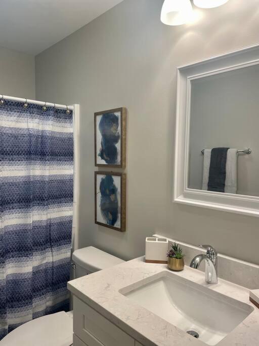 Main Floor 2 Bedroom Condo In Bettendorf Kültér fotó