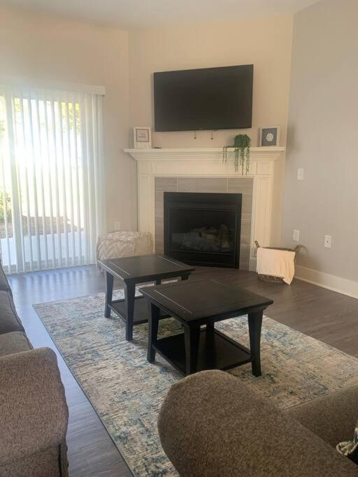 Main Floor 2 Bedroom Condo In Bettendorf Kültér fotó