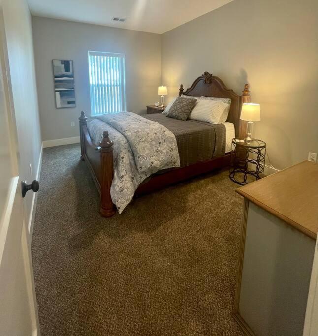 Main Floor 2 Bedroom Condo In Bettendorf Kültér fotó